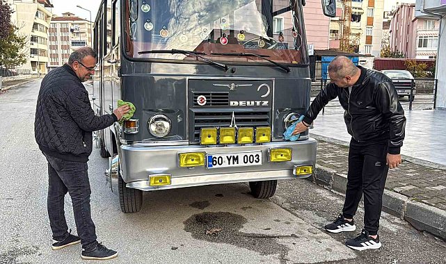 1988 model minibüsü çocukluk hayaline dönüştürdü