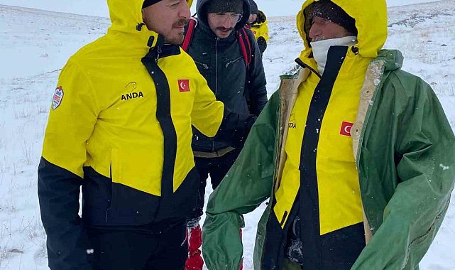 64 koyunla sağ olarak kurtarılan çobandan Vali Çiçek'e teşekkür