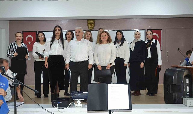 AHP ortaokulunun öğretmenler korosundan muhteşem konser
