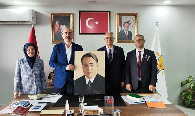 AK Parti Kütahya İl Başkanı Önsay&#039;a anlamlı hediye
