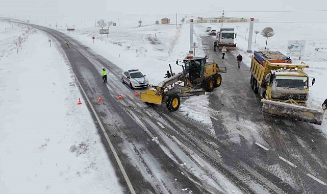 Aksaray'da yolda kalan 66 kişi kurtarıldı