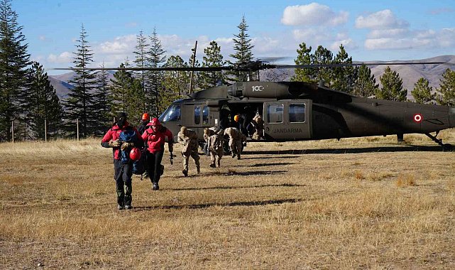 Aladağlar'da kaybolan dağcı iki kız kardeşi bulmak için yapılan çalışmalara yarın devam edilecek