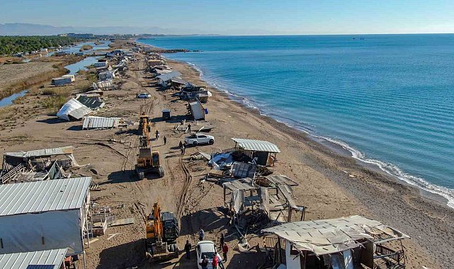 Antalya'da denize sıfır çardaklar tarihe karıştı, sahil halkın kullanımına açılacak
