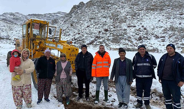 Antalya'da yaylada kardan mahsur kalan vatandaşlar büyükşehir ekipleri tarafından kurtarıldı