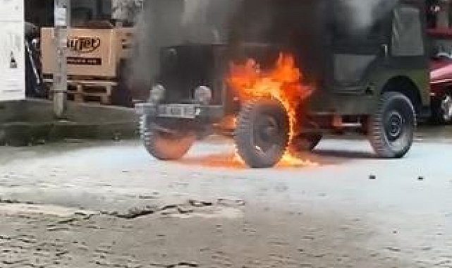 Artvin'de seyir halinde motoru alev alan cip yandı