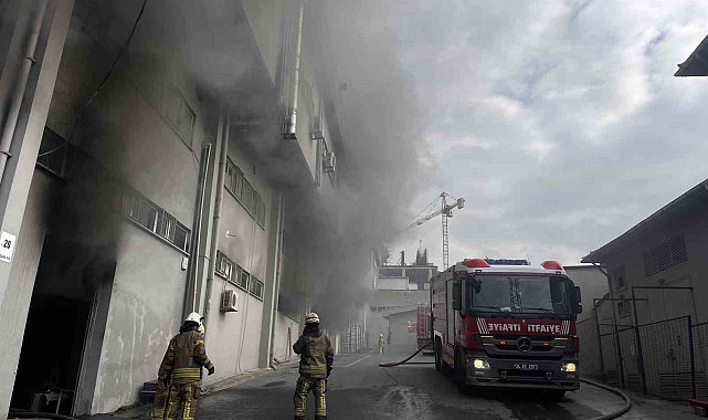 Avcılar'da İş hanında korkutan yangın