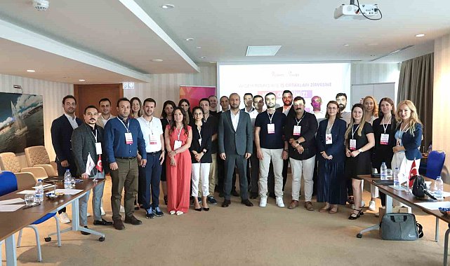 Aydem Perakende ve Gediz Perakende, iş ortaklarıyla İzmir&#039;de bir araya geldi