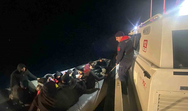 Ayvalık açıklarında 9'u çocuk 25 düzensiz göçmen yakalandı