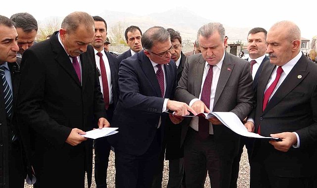 Bakan Bak: "Biz eser siyasetine devam ediyoruz"