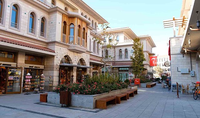 Bakan Kurum: "Konya Mevlana Meydanı'nı özüne kavuşturduk"