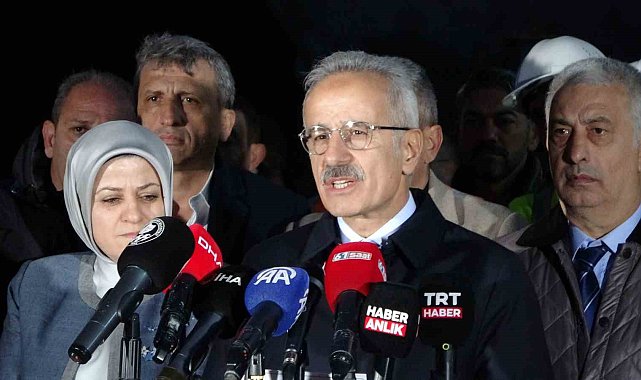 Bakan Uraloğlu, Kanuni Bulvarı-Değirmendere Bağlantı Yolu ve Değirmendere Tünelleri'nde incelemelerde bulundu