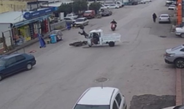 Balıkesir'de motosiklet üç tekerlekli motorlu bisikletle çarpıştı: 2 yaralı