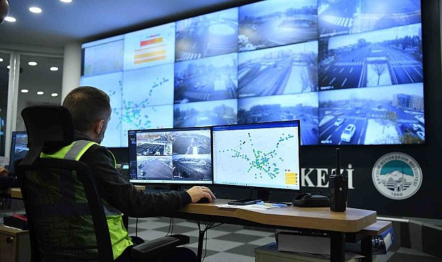Başkan Büyükkılıç'ın akıllı projesi, 159 kavşakta 400 kamera ile karla mücadeleye anında destek veriyor