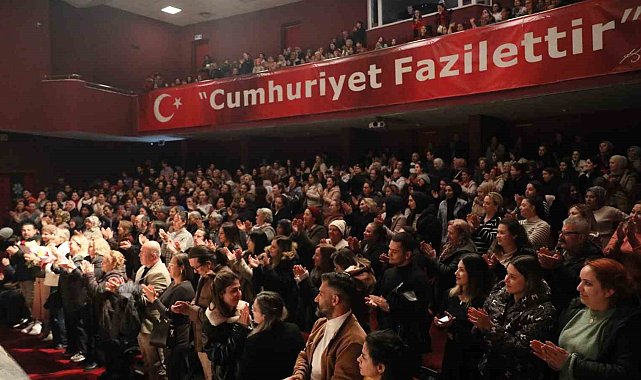 Başkan Çerçioğlu kadınları tiyatro ile buluşturdu