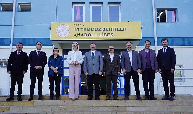 Başkan Subaşı öğretmenleri ziyaret ederek hediyelerini verdi