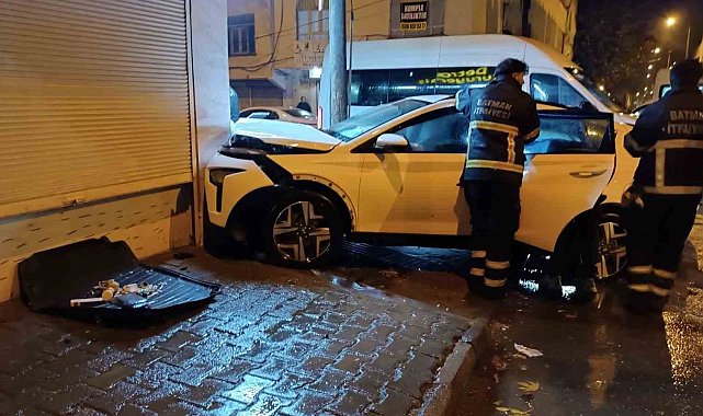 Batman'da otomobiller çarpıştı: 2 yaralı