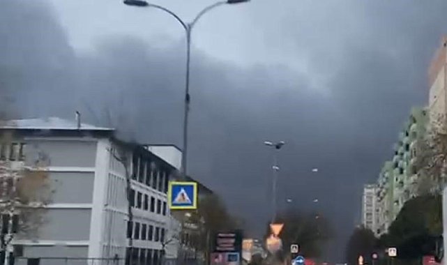 Beylikdüzü'nde 5 saattir devam eden yangın söndürülemedi