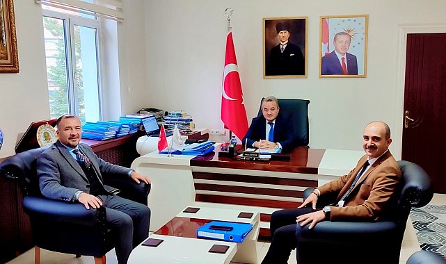 Bilecik'in tanıtımı için kapı kapı geziyor