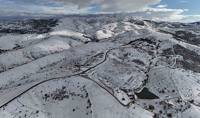 Bin 744 rakımlı Dinek Dağı'nda kışın ilk manzarası havadan görüntülendi