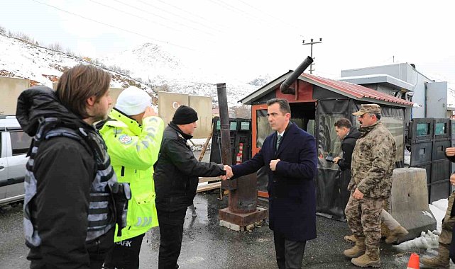 Bitlis Valisi Karakaya'dan karla mücadele ekiplerine ziyaret