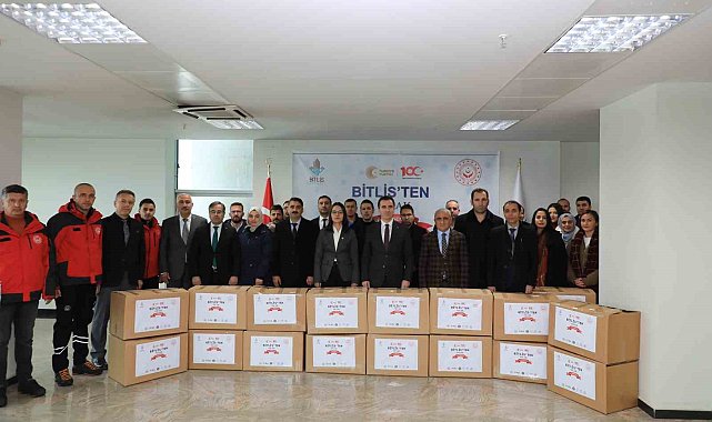 Bitlis&#039;te öğrencilere mont ve bot yardımı