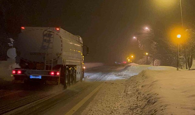 Bolu Dağı'nda hafif kar ve sis etkili oluyor: Görüş mesafesi 40 metre