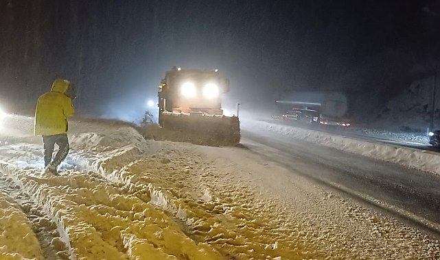 Bolu Dağı'nda kar yağışı etkili oluyor