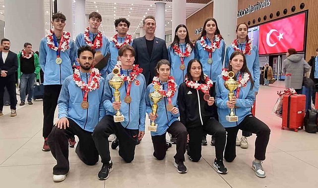 Bosna Hersek'te şampiyon olan Tekvando Milli Takımı yurda döndü