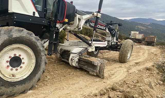 Bozdoğan'da üreticiler için arazi yolları düzenleniyor