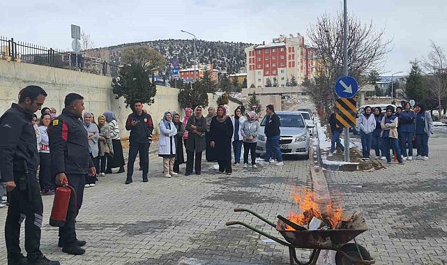 Bozkır'da hastane personeline yangın eğitimi verildi