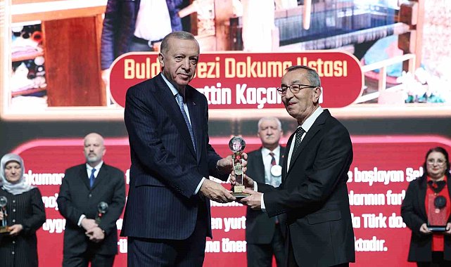 Buldanlı dokuma ustasına 'Yaşayan İnsan Hazinesi' ödülü