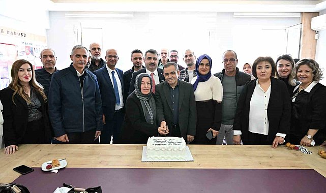 Bursa'da 42 yıllık öğretmen alkışlarla emekliliğe uğurlandı