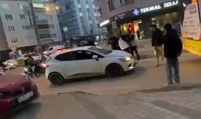 Bursa'da yol verme kavgası kamerada