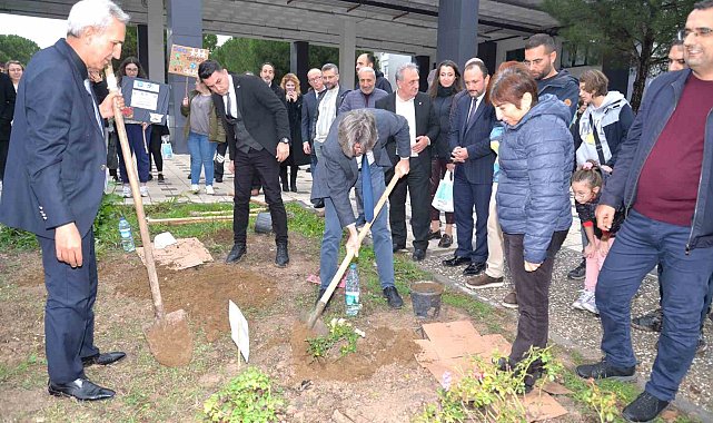 BUÜ'de ağaçlandırma çalışmaları devam ediyor