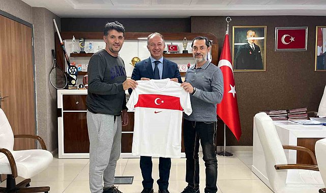 Çakmur&#039;a anlamlı hediye