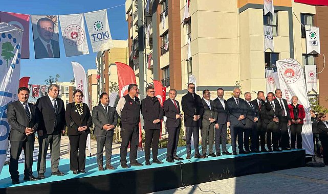 Ceyhan'da 668 depremzede yeni konutlarına kavuştu