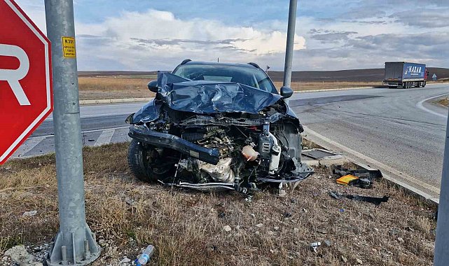 Çorum'da aşırı hız ve dikkatsizlik kazayı beraberinde getirdi: 4 yaralı