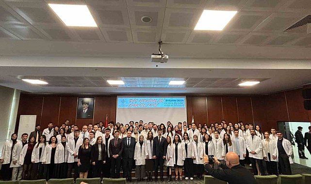 Diş hekimi adayları beyaz önlüklerini giydi
