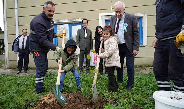 Diyabetli çocuklar, 'Diyabet Ormanı'na fidan dikti