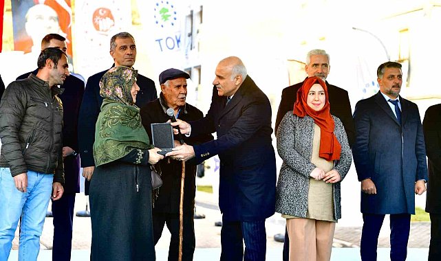 Diyarbakır&#039;da 674 depremzede yeni evlerine kavuştu