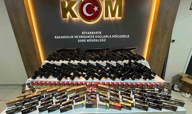 Diyarbakır'da operasyon düzenlenen evden cephane çıktı: Çok sayıda silah ve mühimmat ele geçirildi
