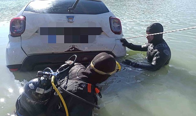 Diyarbakır'da sulama göletine düşen araç 2 saatlik çalışmayla kurtarıldı