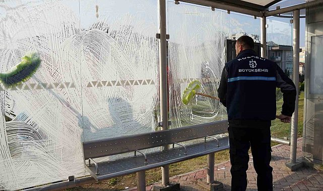 Duraklar periyodik olarak temizleniyor