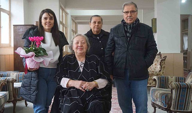 Edirneli öğretmen, geleceğe hazırladığı öğrencisi ile 24 yıl sonra bir araya geldi