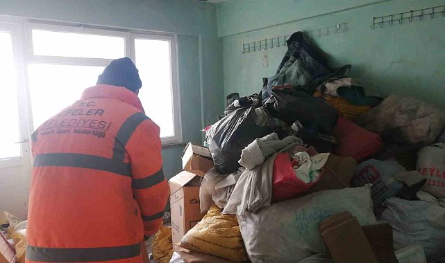 Efeler Belediyesi çöp evleri temizledi