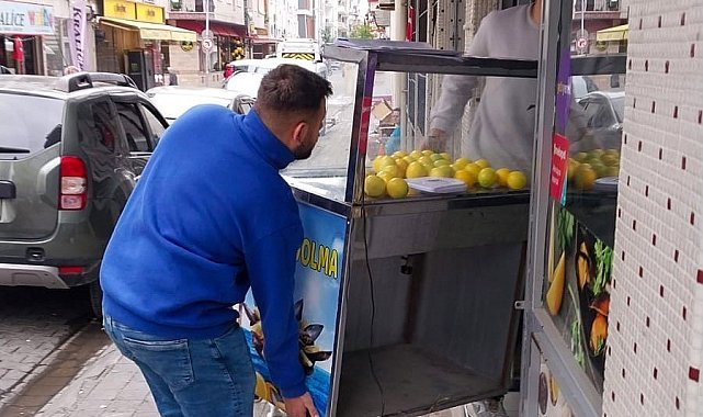 Efeler'de kaldırımlar işgalden arındırılıyor