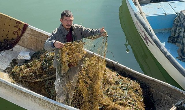 Eğirdir Gölü'nde sular çekildi, balıkçılar isyan etti: "Balık yerine yosun çekiyoruz"