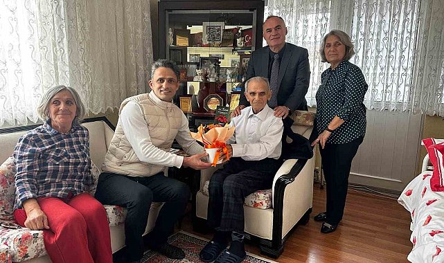 Eğitim gönüllüsü emekli öğremen unutulmadı