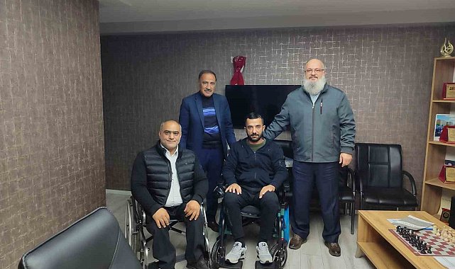 Elazığ&#039;da engelli birey, akülü sandalyesine kavuştu