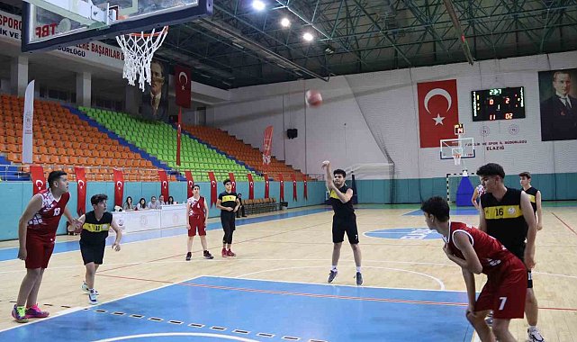 Elazığ'da U18 basketbol yerel lig mücadelesi sona erdi